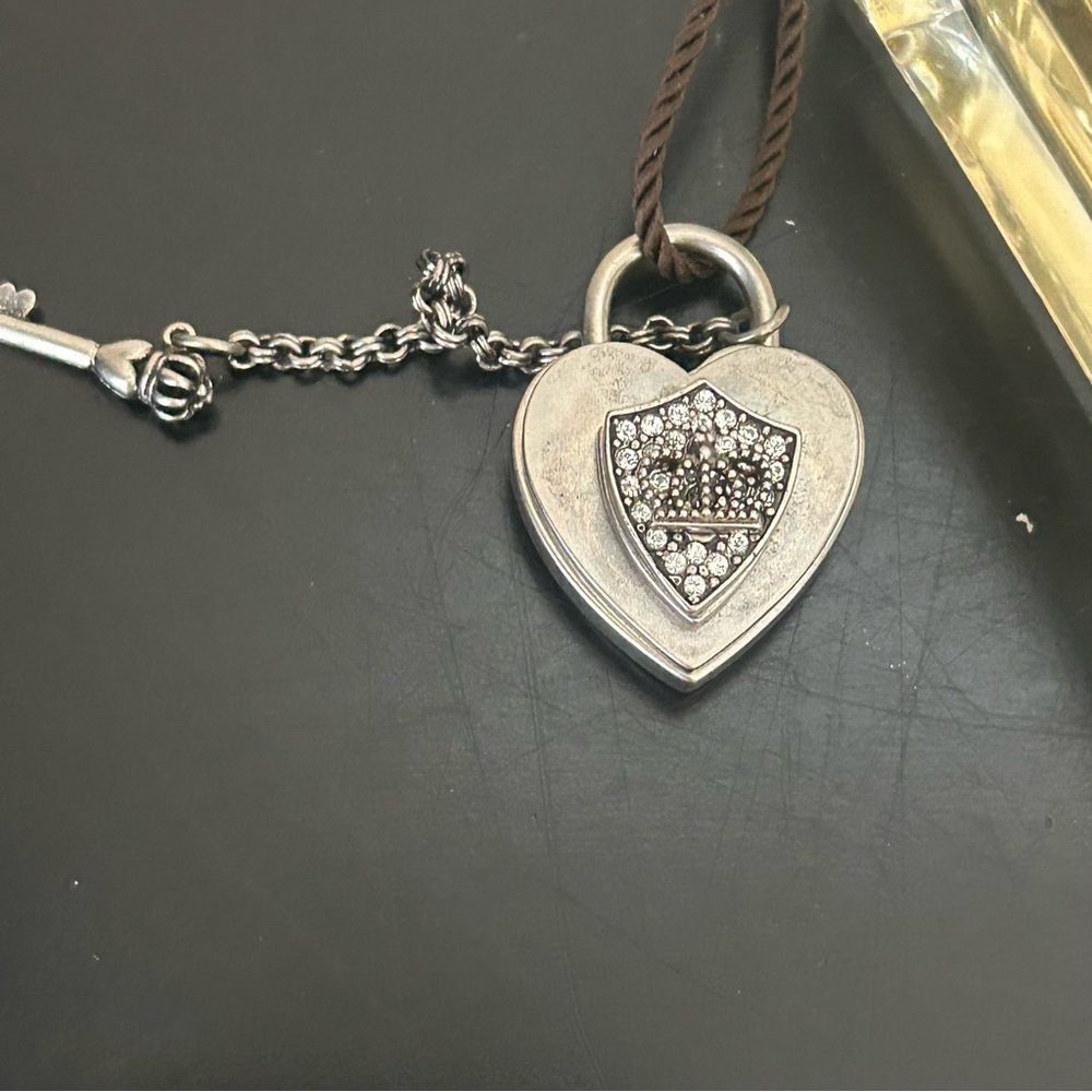 Juicy Couture Crystal-Top Perfume with Heart Charm. NWOT. 1oz. - Picture 5 of 6